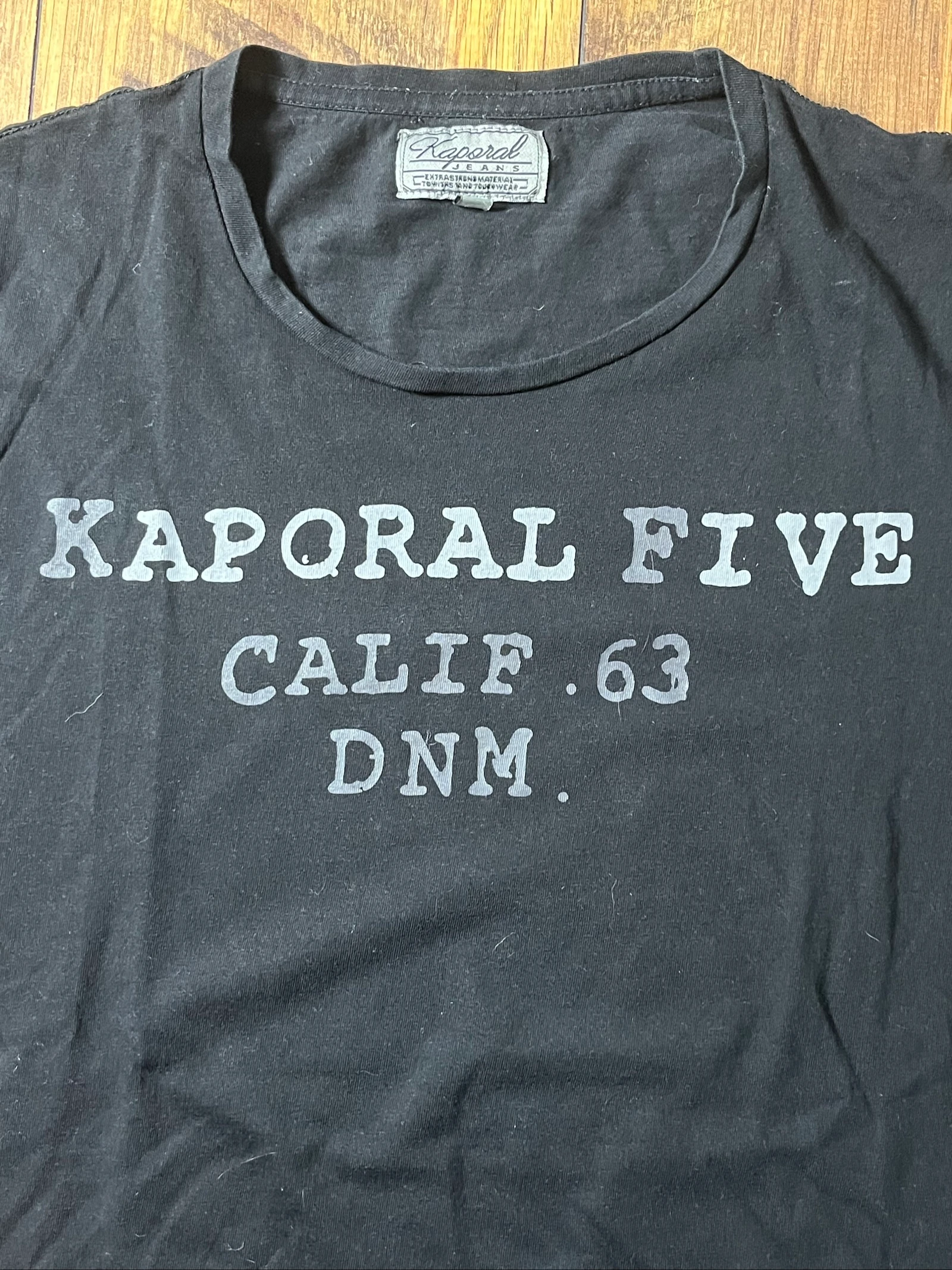 Vintage embossed logo black t-shirt - Kaporal - size L - good condition – photo 3
